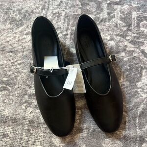 New! Gap flats